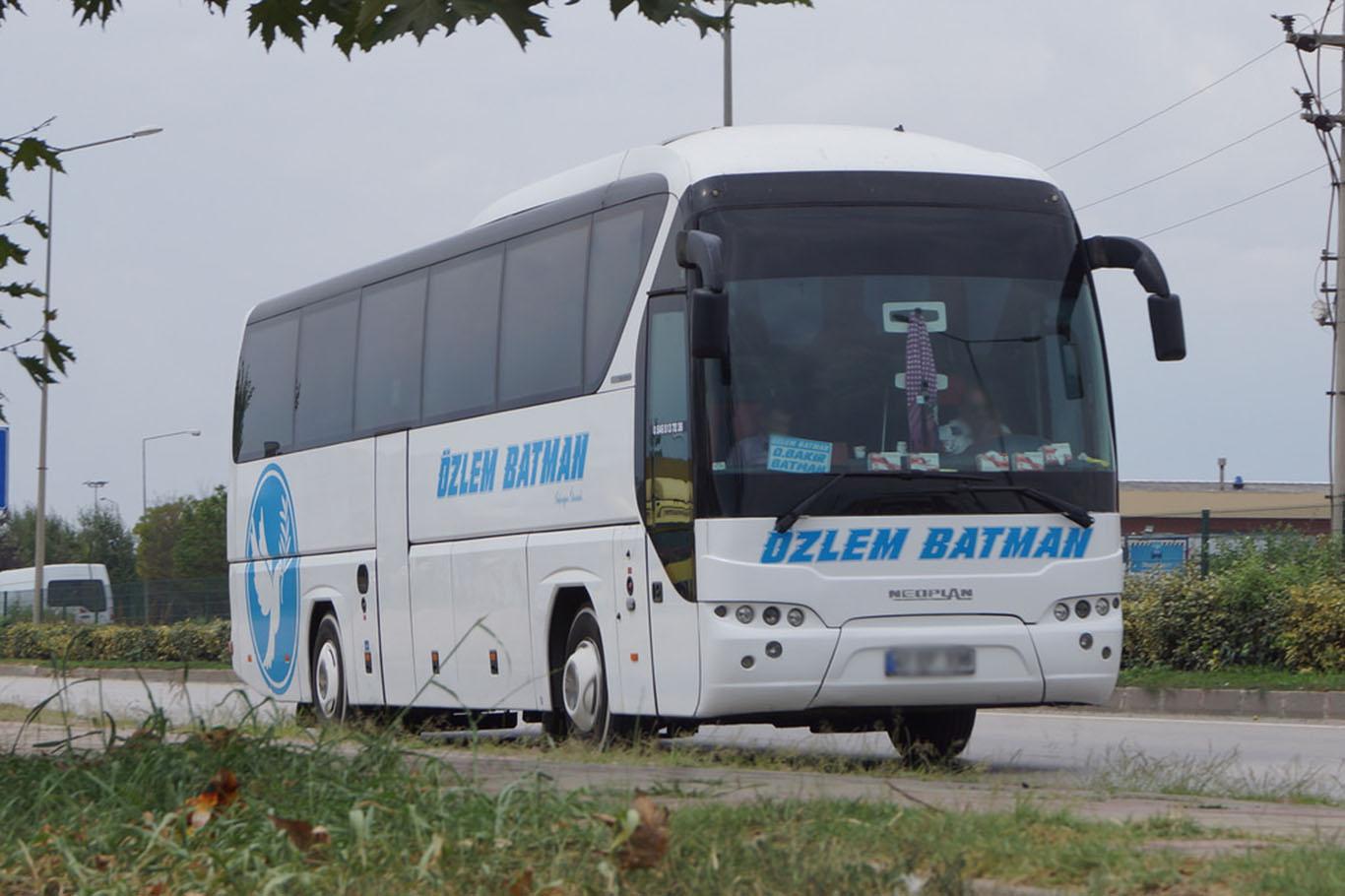 Namaz kılmak isteyen yolcuyla tartışan personelin işine son verildi Namaz kılmak isteyen yolcuyla tartışan personelin işine son verildi